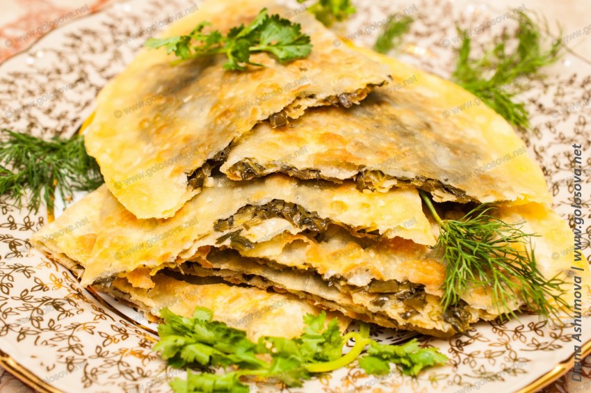 Азербайджанский кутаб с зеленью