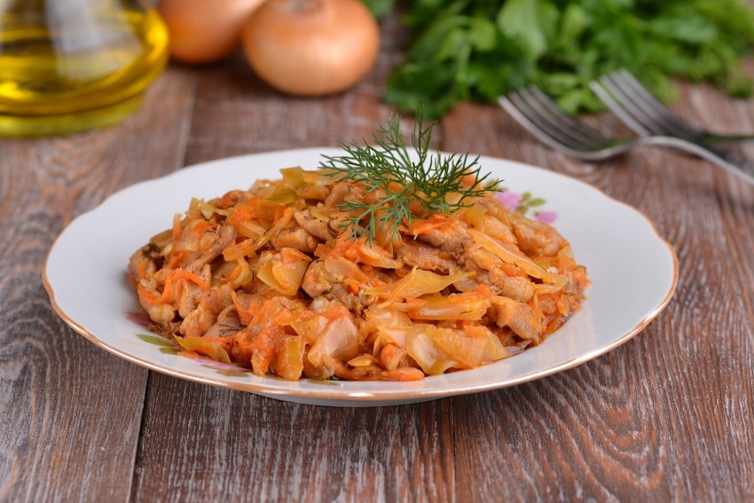 Тушёная капуста с мясом
