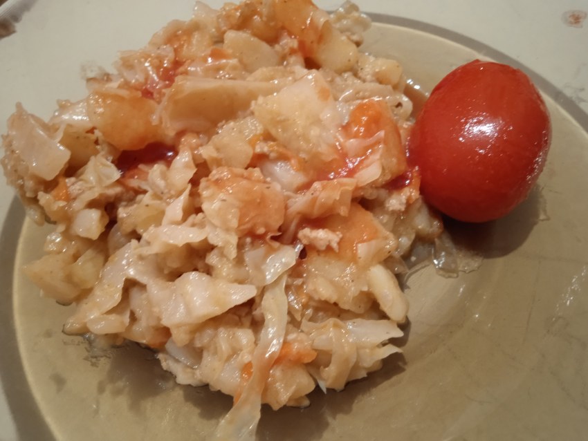 Тушёная капуста с сосисками