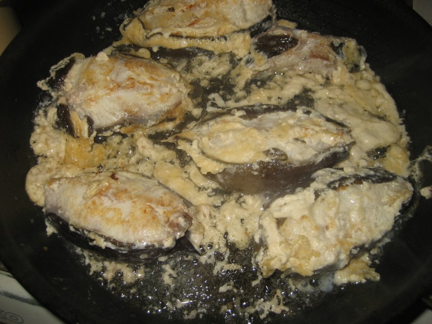 Хек тушёный с морковкой и луком