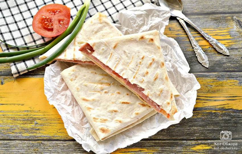 Конвертики из лаваша с сыром и зеленью