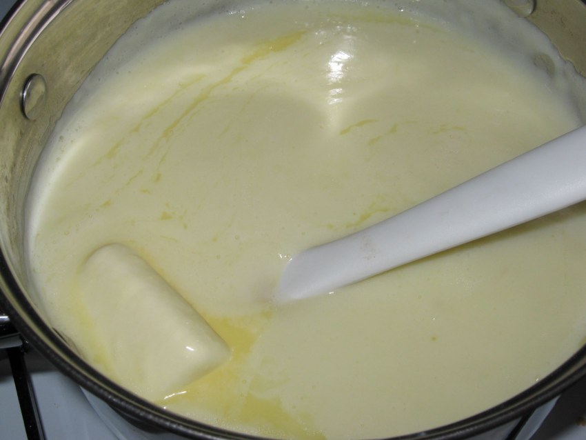 Крем из белка и сахара для торта густой