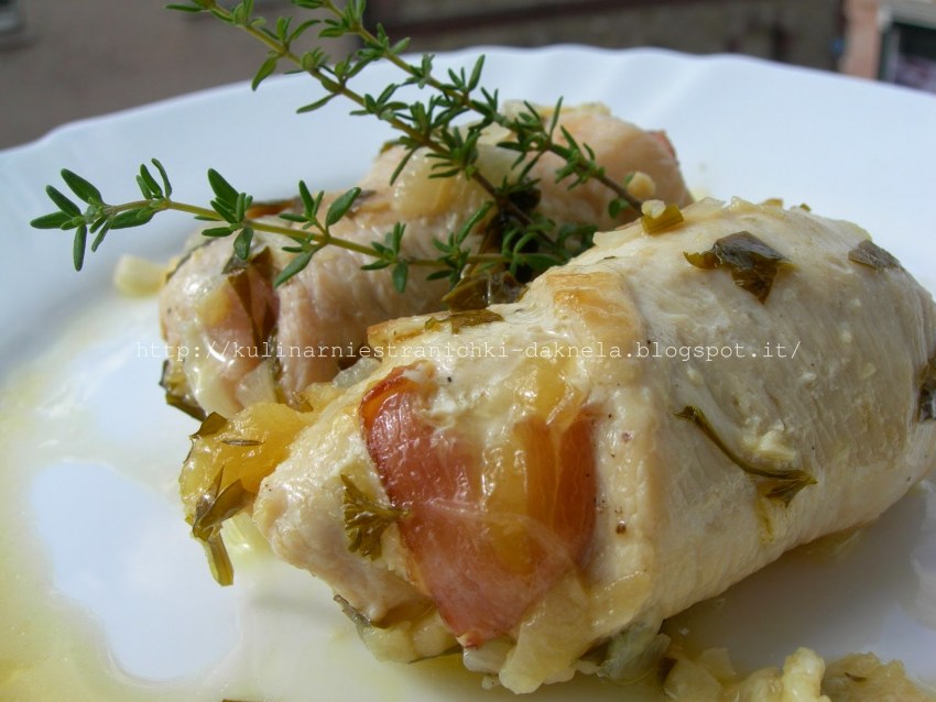 Рулетики из куриного филе с сыром и ветчиной в духовке