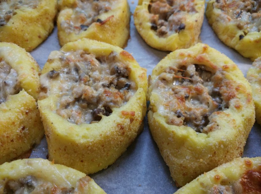 Фаршированный картофель с фаршем в кастрюле