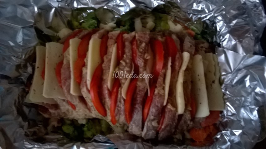 Гармошка из свинины с ананасом и сыром в духовке