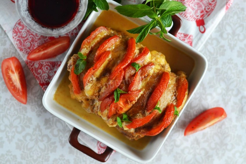 Отбивное куриное филе в духовке с помидорами и сыром в духовке