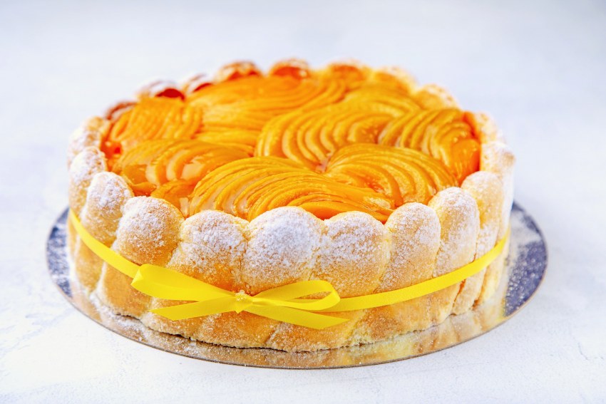 Торт украшенный розами