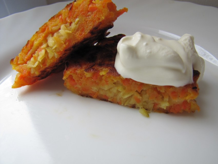 Оладьи из моркови с манкой