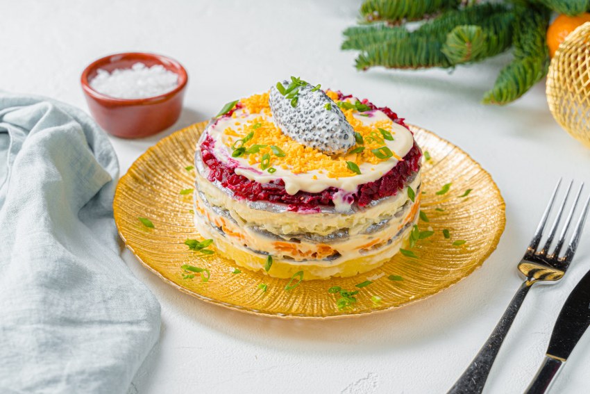 Салат с черной икрой