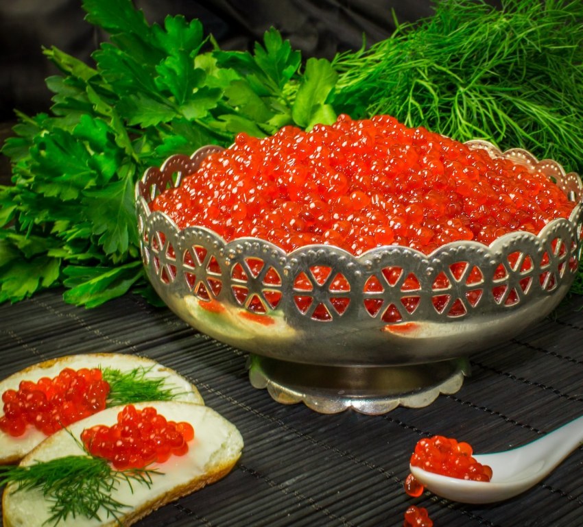 Салат из рыбы со спаржей, овощами