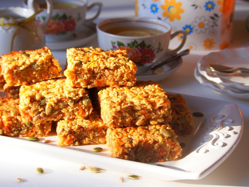 Морковное печенье с семечками и курагой
