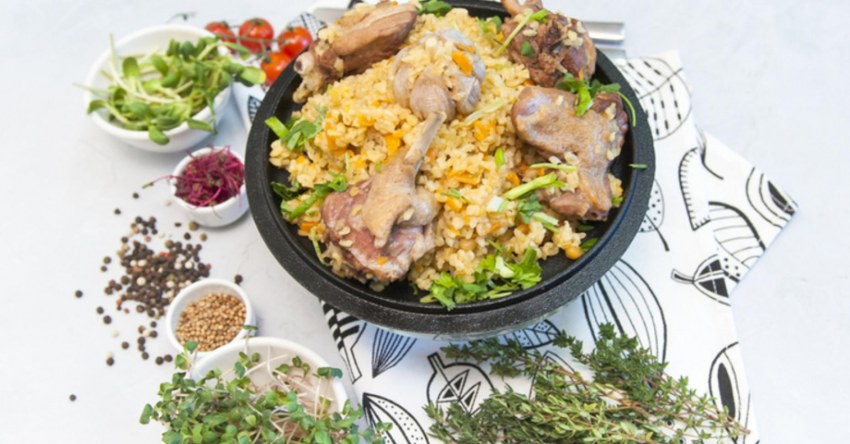 Теплый салат с курицей и булгуром