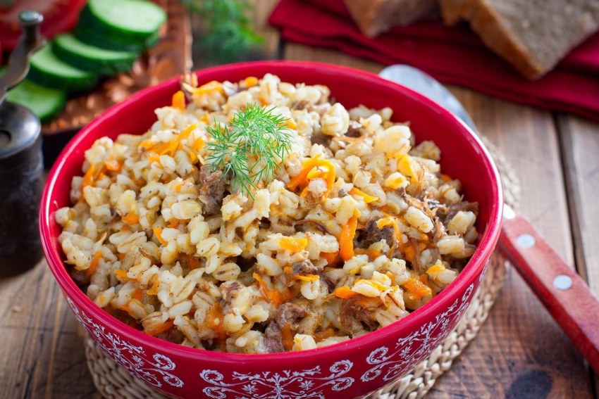 Булгур с мясом и овощами на сковороде