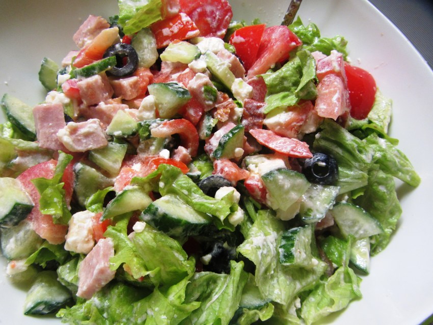 Салат с тунцом и кукурузой