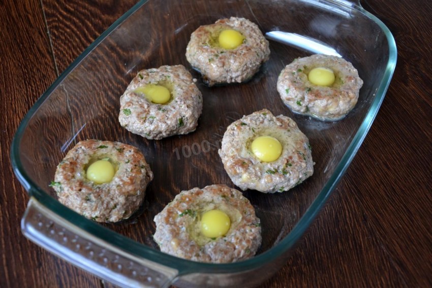 Зразы мясные с перепелиным яйцом