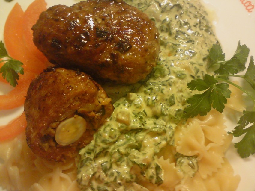 Мясные кексы с перепелиными яйцами