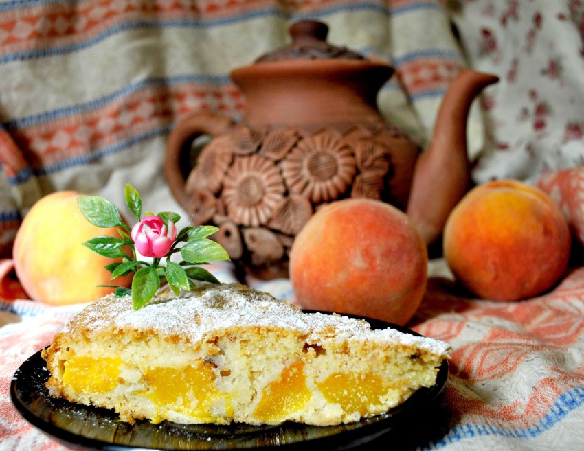 Пирог с персиками