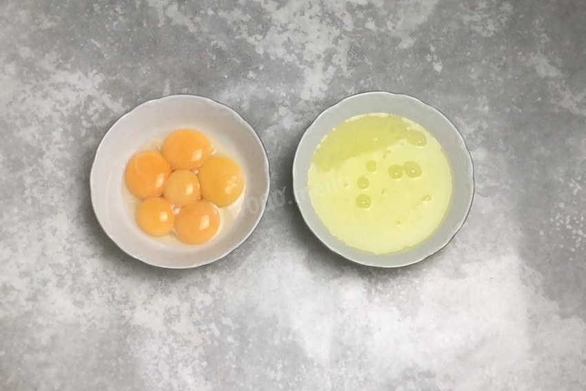 Яичница отдельно белки и желтки