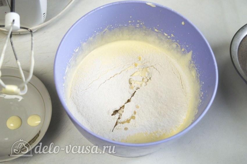 Рулет яичный на сковороде отделяем белки от желтков