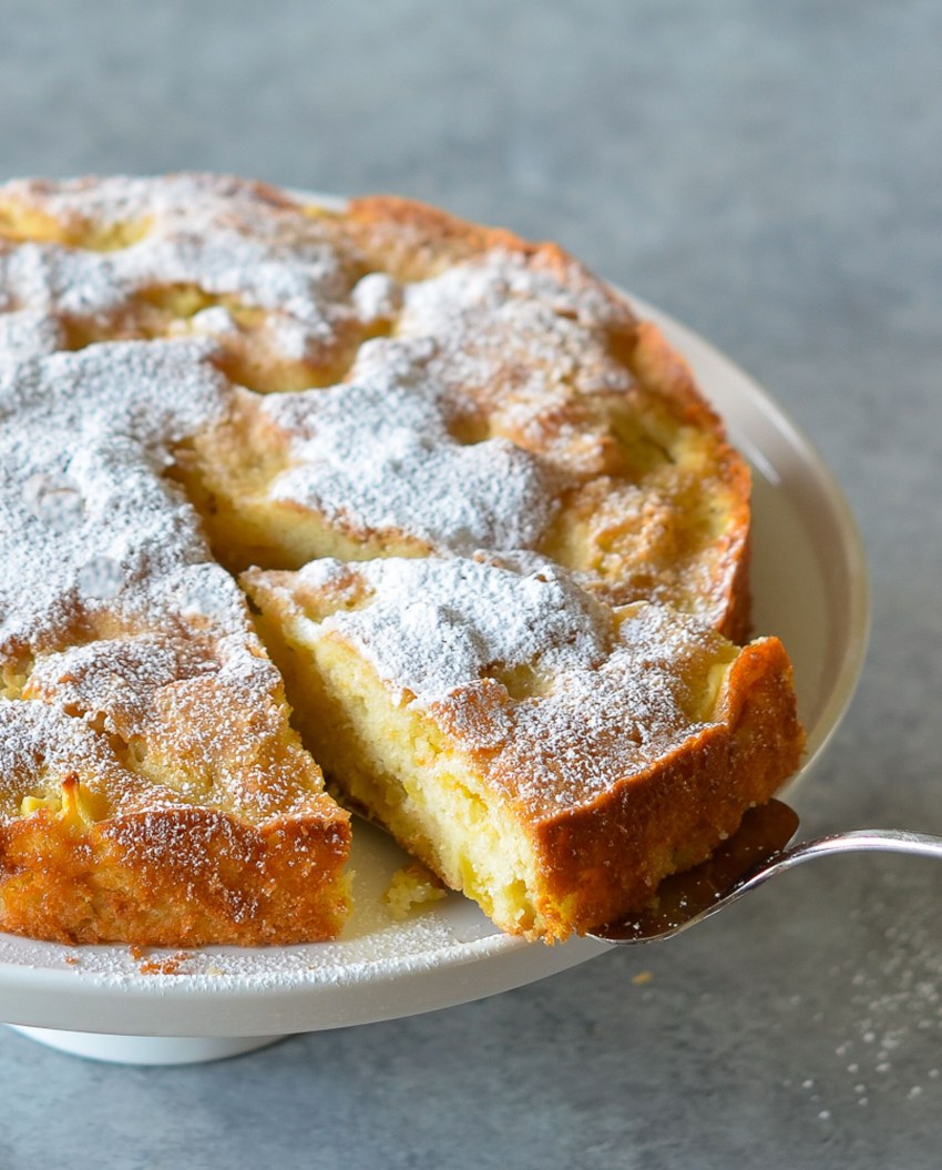 Пирог шарлотка с яблоками