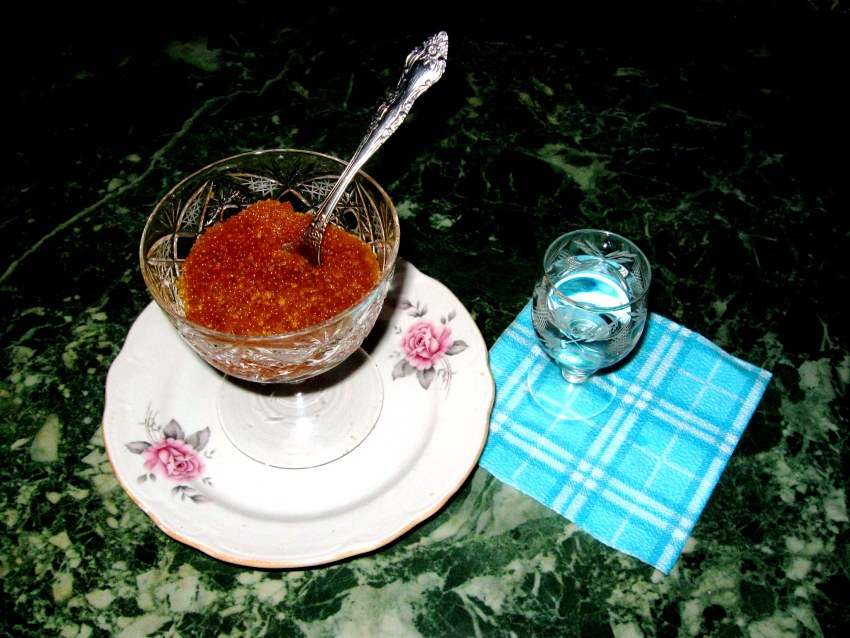 Блинчики с черной икрой