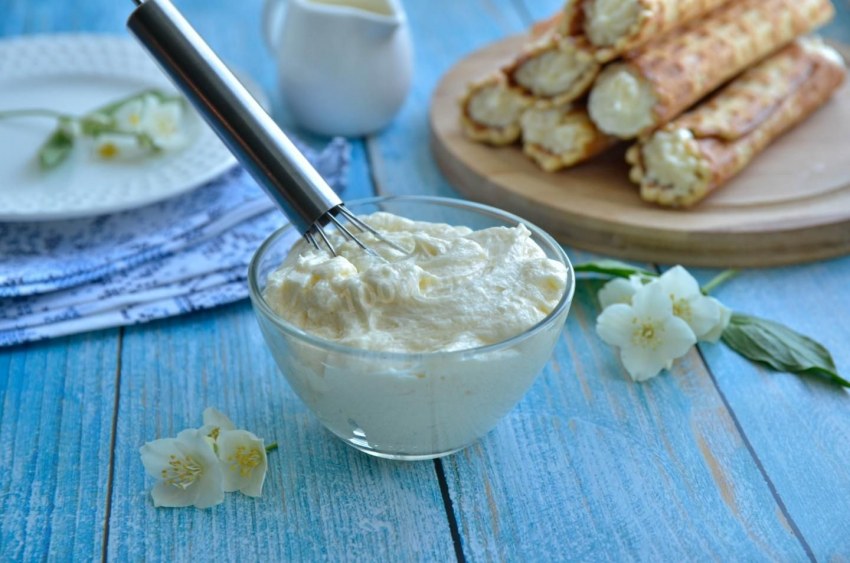 Вафельные трубочки с заварным кремом