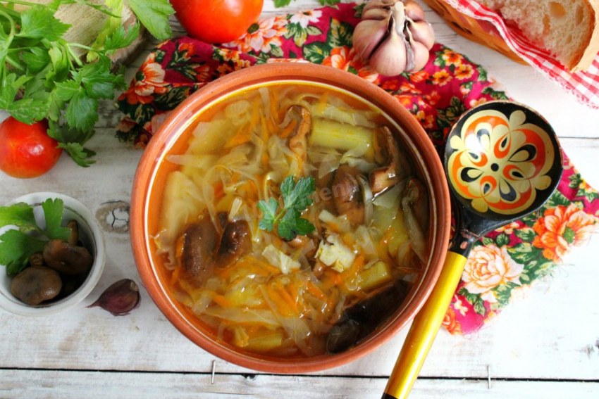 Щи из квашеной капусты с картофелем