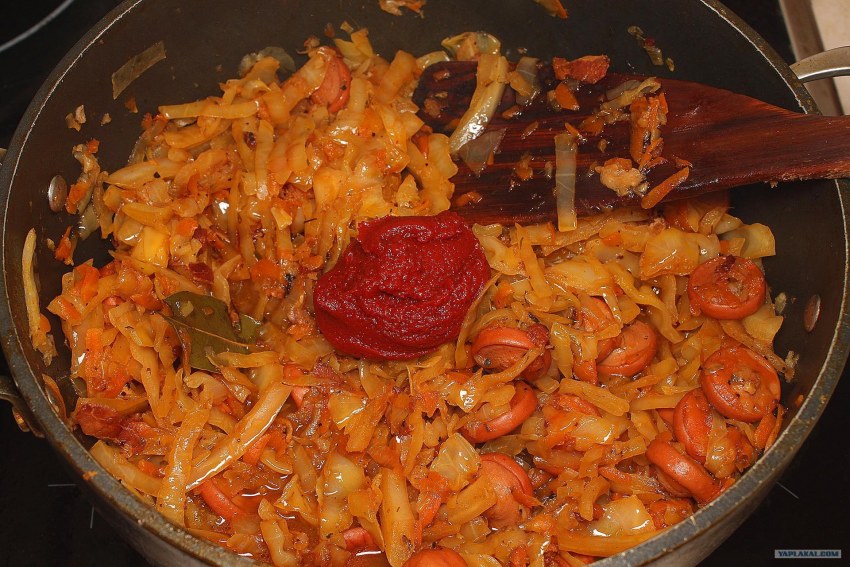 Тушёная капуста с мясом без томатной пасты