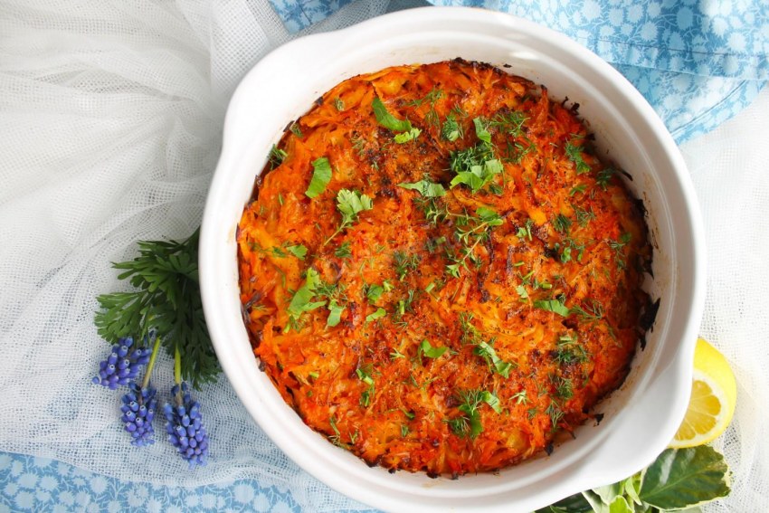 Капуста с ребрышками тушеная