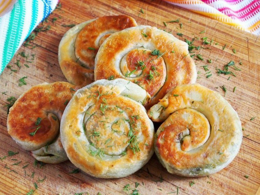 Лепешки улитки с зеленью
