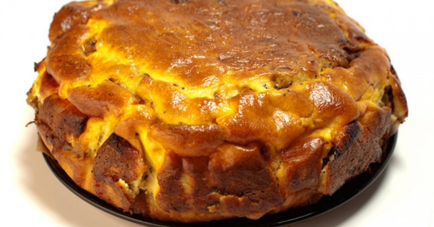 Пирог с луком и яйцом из слоеного теста