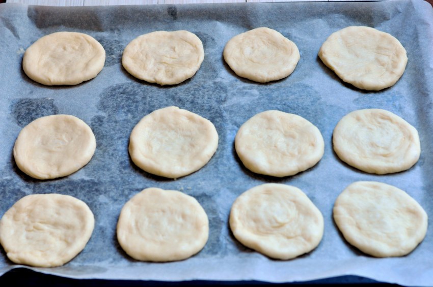Шанежка с колбасой