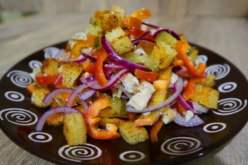 Салат с гранатом и орехами