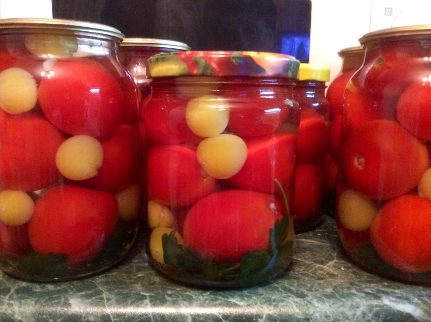 Маринованный виноград и слива