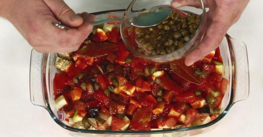 Солянка с каперсами и маслинами
