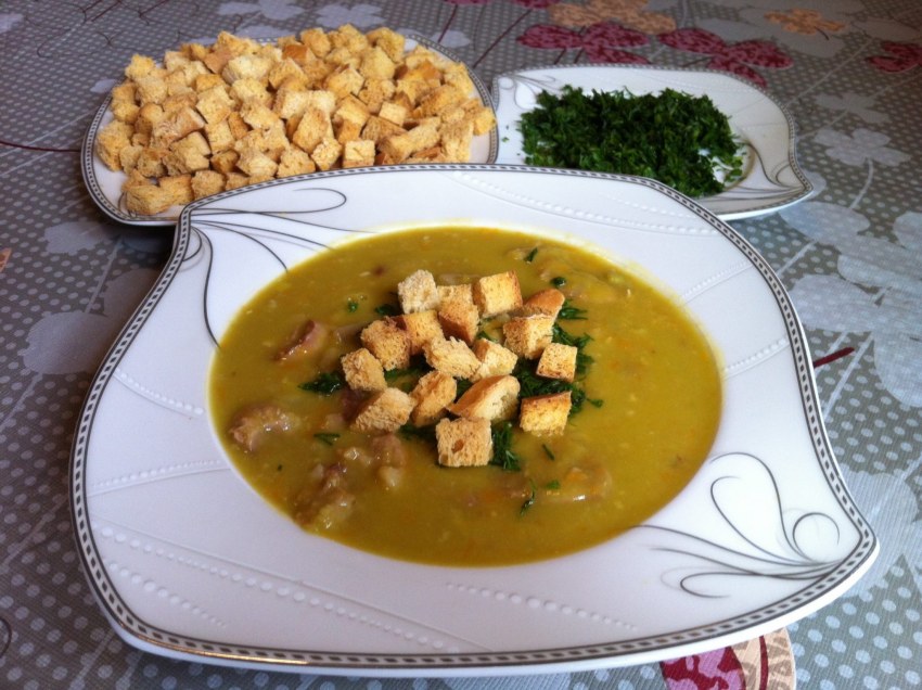 Гороховый с копчеными ребрышками