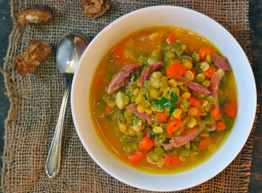 Горошница с копчеными ребрышками