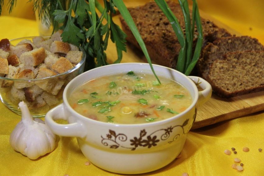 Гороховый суп с копчеными ребрышками