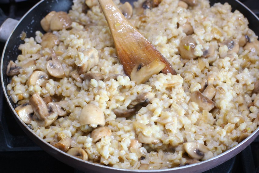 Перловая каша с луком и морковью