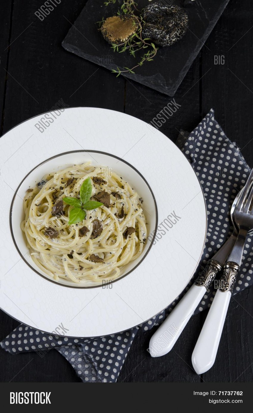 Пицца с сыром и трюфелем