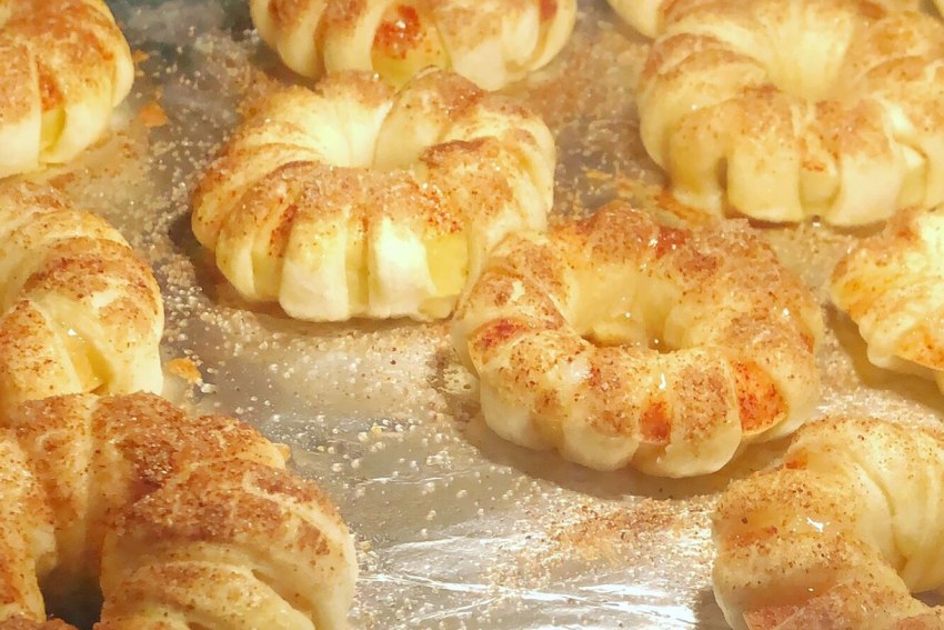 Яблочные кружочки в тесте