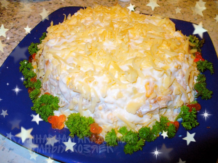 Картофельный салат с копченой рыбой