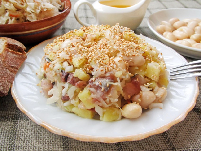 Салат с копченой скумбрией