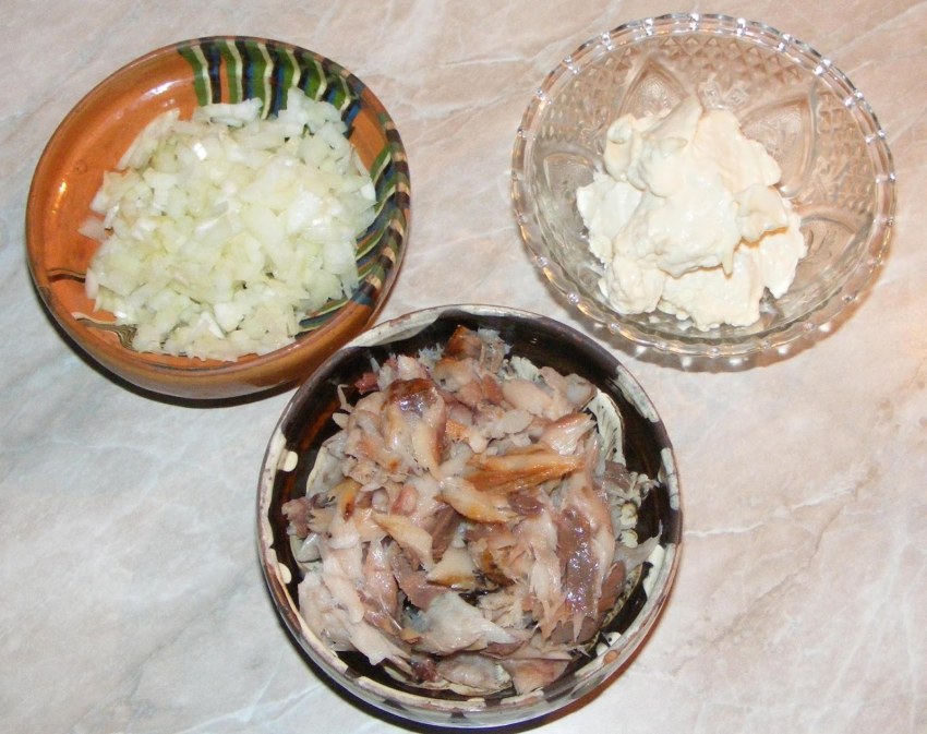 Салат из копченой трески с рисом