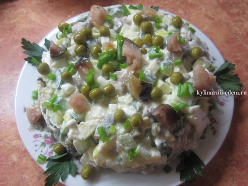 Салат с копчёной скумбрией холодного копчения