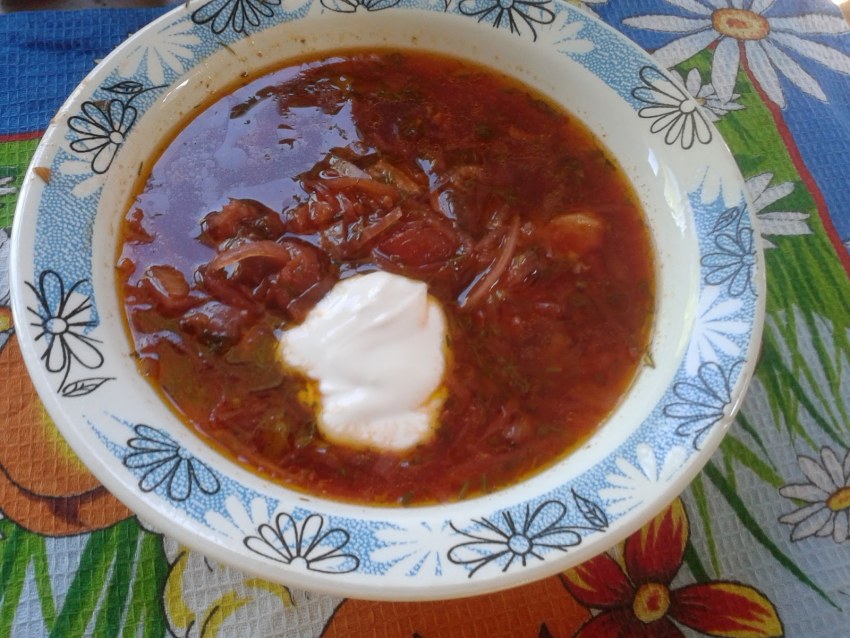 Борщ с салом и чесноком