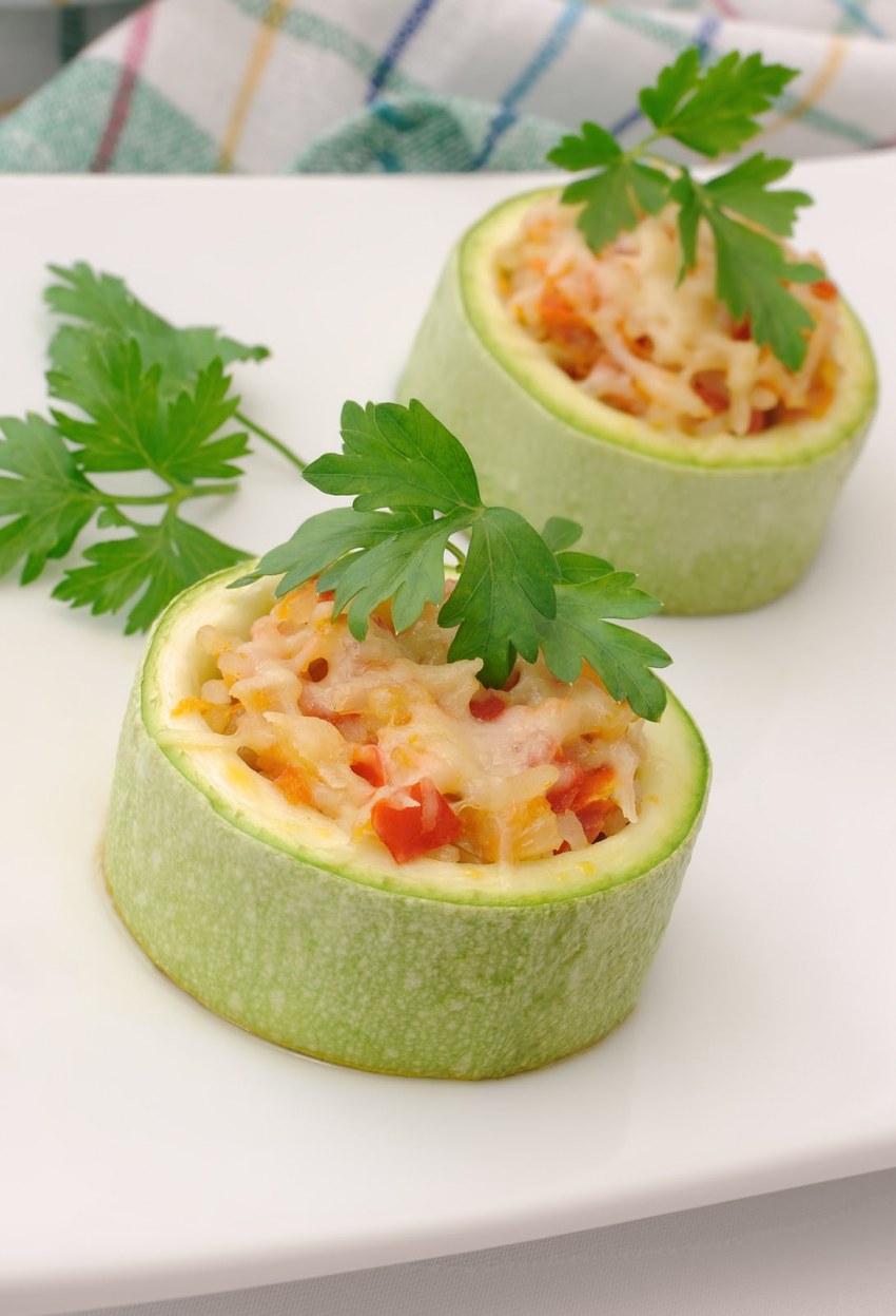 Фаршированные кабачки рисом и грибами