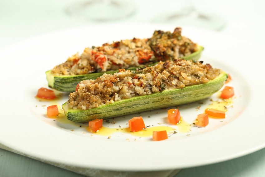 Фаршированный кабачок закуска