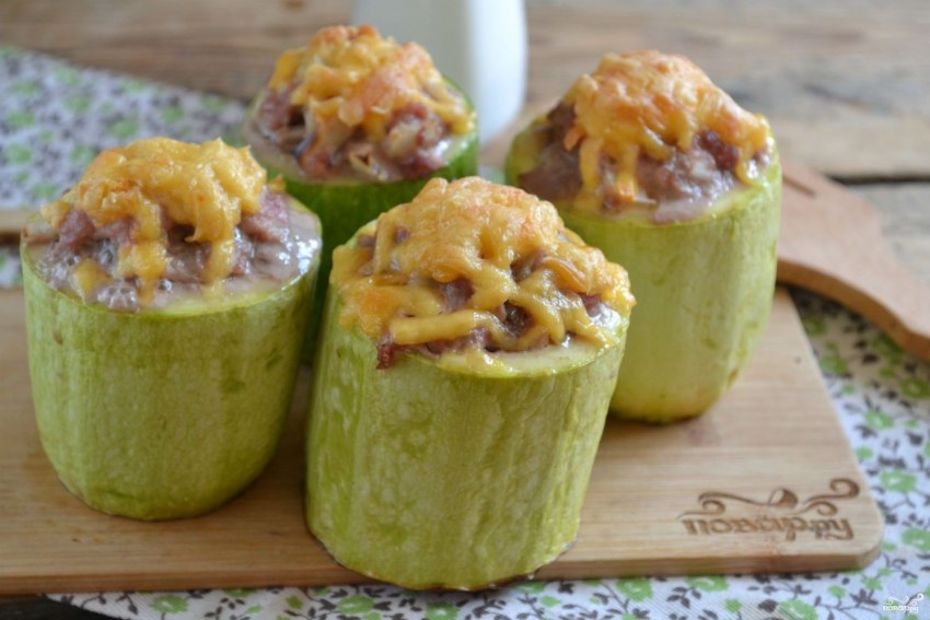 Фаршированные цукини с овощами