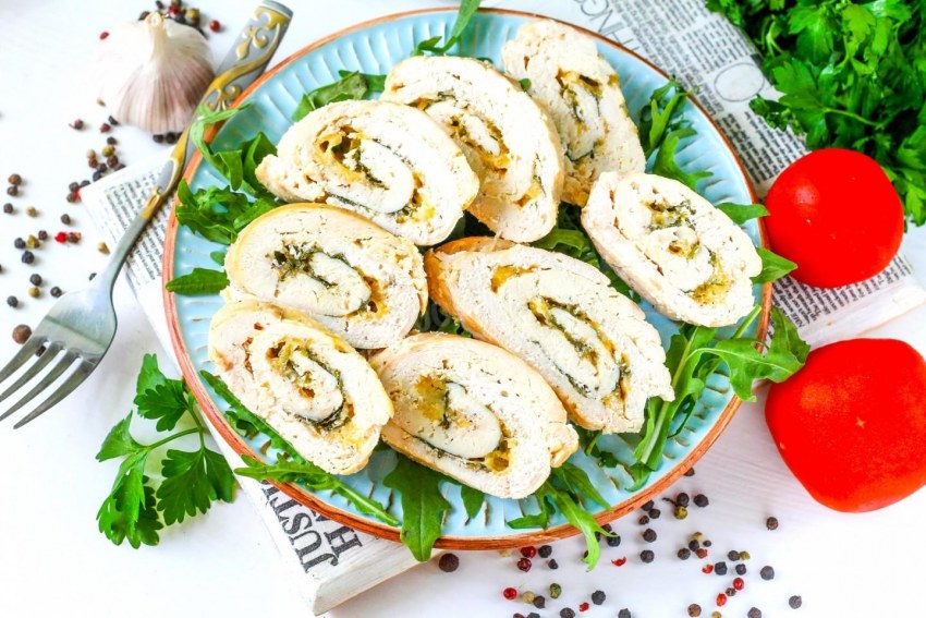 Закусочный рулет с рисунком снежинки